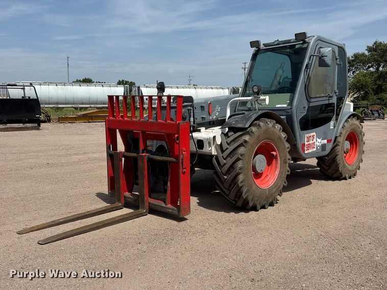 image for item NJ9189 2003 Bobcat V518 Versahandler telehandler