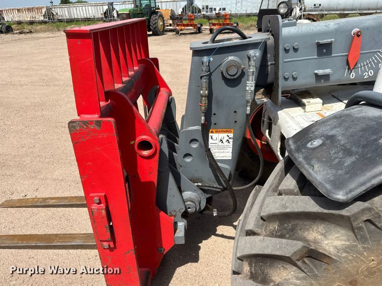 image for item NJ9189 2003 Bobcat V518 Versahandler telehandler
