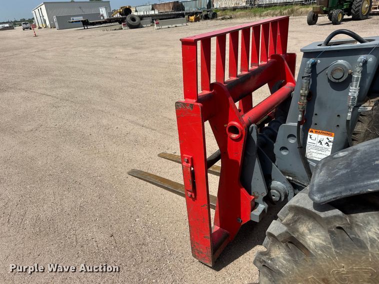 image for item NJ9189 2003 Bobcat V518 Versahandler telehandler