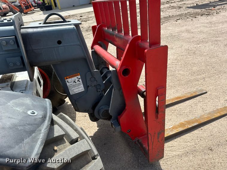 image for item NJ9189 2003 Bobcat V518 Versahandler telehandler