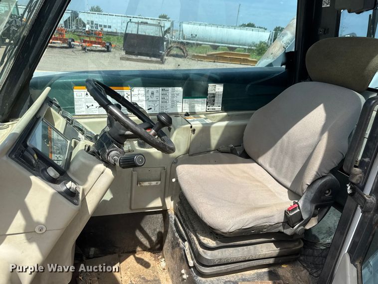 image for item NJ9189 2003 Bobcat V518 Versahandler telehandler