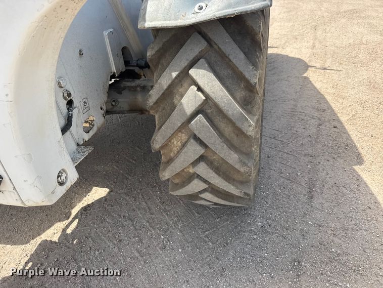 image for item NJ9189 2003 Bobcat V518 Versahandler telehandler