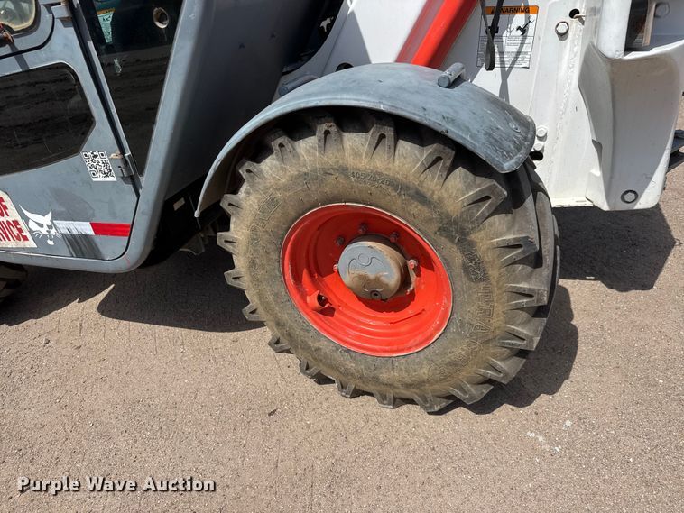 image for item NJ9189 2003 Bobcat V518 Versahandler telehandler