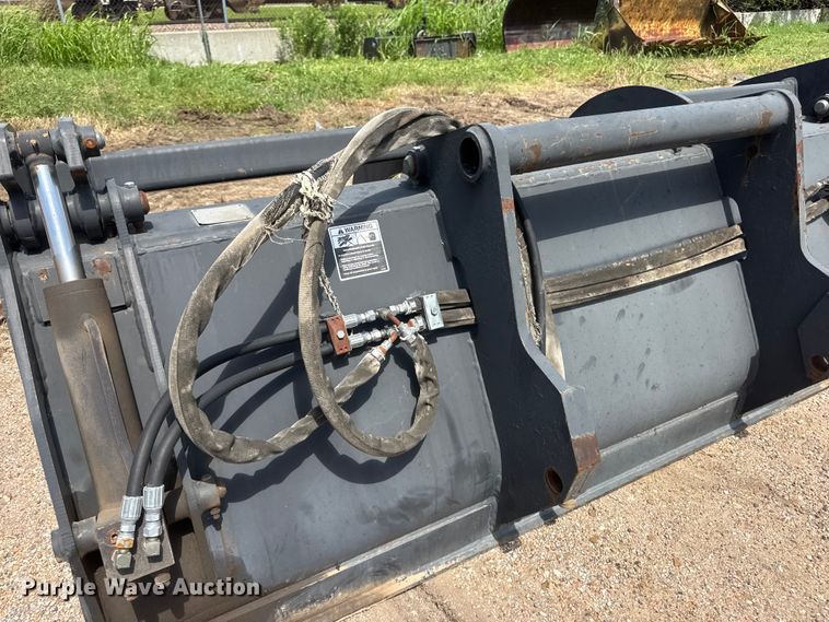 image for item NJ9189 2003 Bobcat V518 Versahandler telehandler