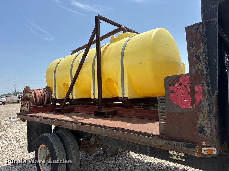 image for item NJ9190 1994 GMC TopKick flatbed truck
