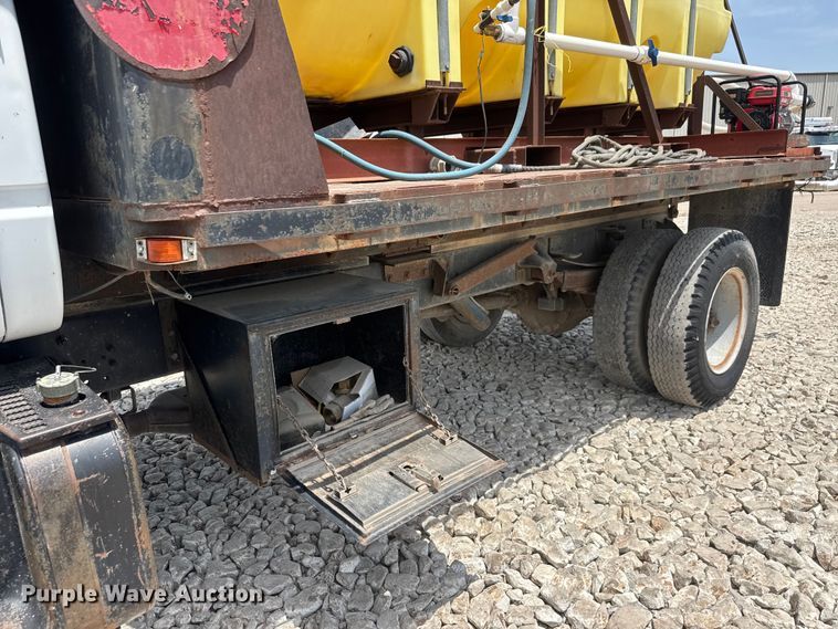 image for item NJ9190 1994 GMC TopKick flatbed truck