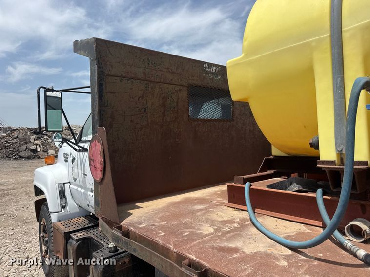 image for item NJ9190 1994 GMC TopKick flatbed truck