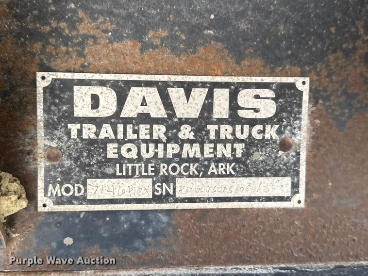 image for item NJ9190 1994 GMC TopKick flatbed truck