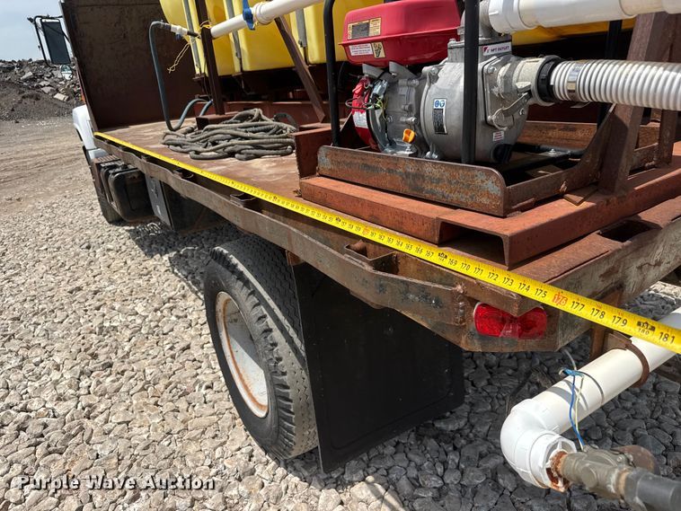 image for item NJ9190 1994 GMC TopKick flatbed truck