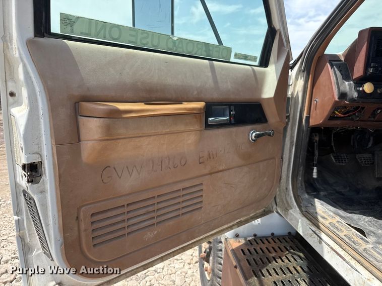 image for item NJ9190 1994 GMC TopKick flatbed truck