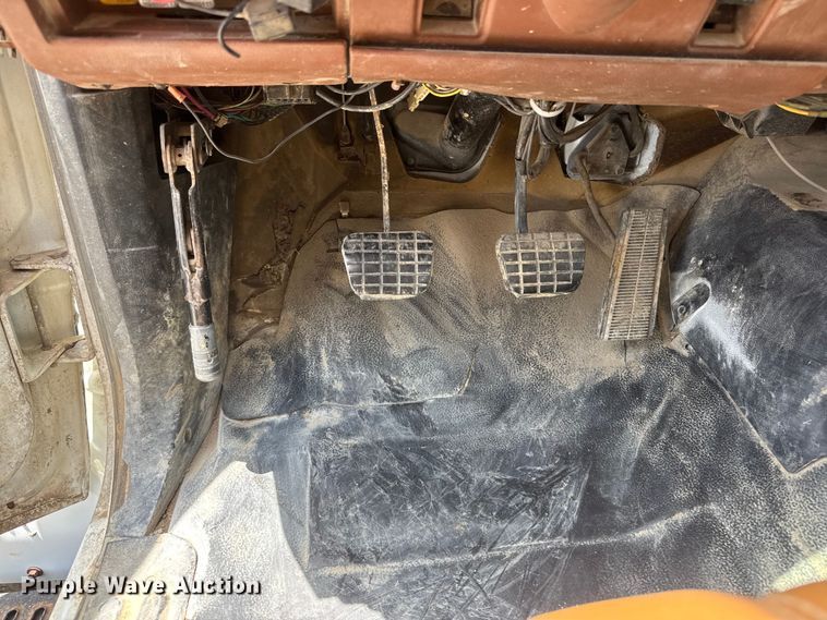 image for item NJ9190 1994 GMC TopKick flatbed truck