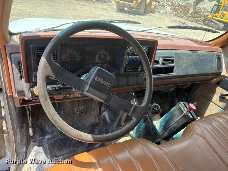 image for item NJ9190 1994 GMC TopKick flatbed truck