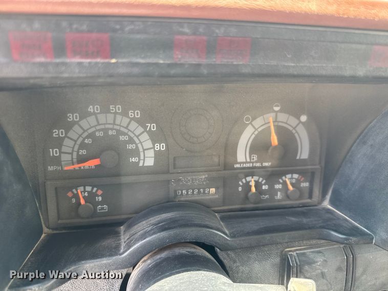 image for item NJ9190 1994 GMC TopKick flatbed truck