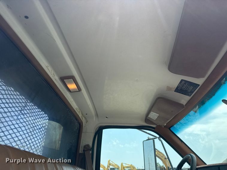 image for item NJ9190 1994 GMC TopKick flatbed truck