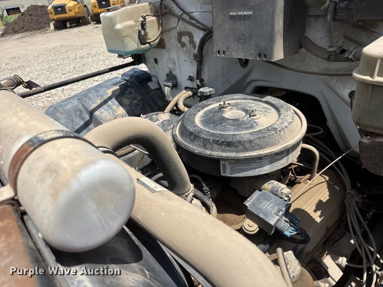 image for item NJ9190 1994 GMC TopKick flatbed truck