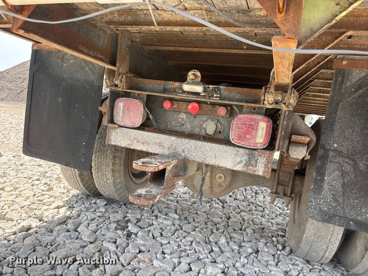 image for item NJ9190 1994 GMC TopKick flatbed truck
