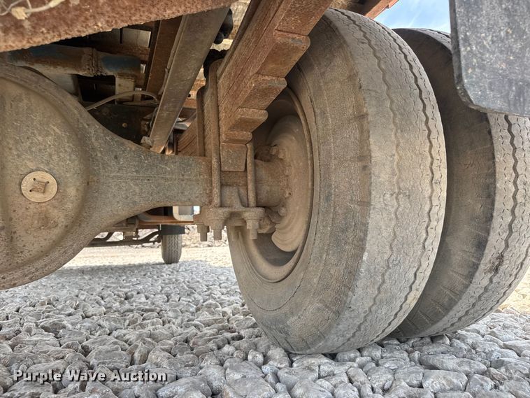 image for item NJ9190 1994 GMC TopKick flatbed truck