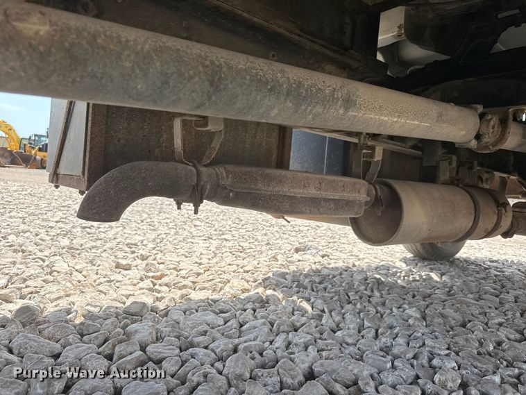 image for item NJ9190 1994 GMC TopKick flatbed truck