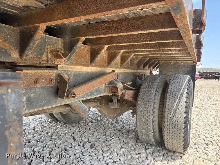 image for item NJ9190 1994 GMC TopKick flatbed truck