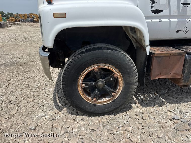 image for item NJ9190 1994 GMC TopKick flatbed truck