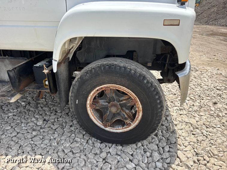 image for item NJ9190 1994 GMC TopKick flatbed truck