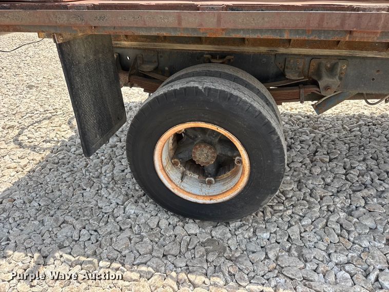 image for item NJ9190 1994 GMC TopKick flatbed truck