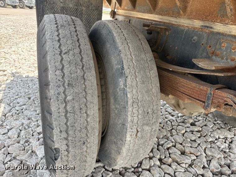 image for item NJ9190 1994 GMC TopKick flatbed truck