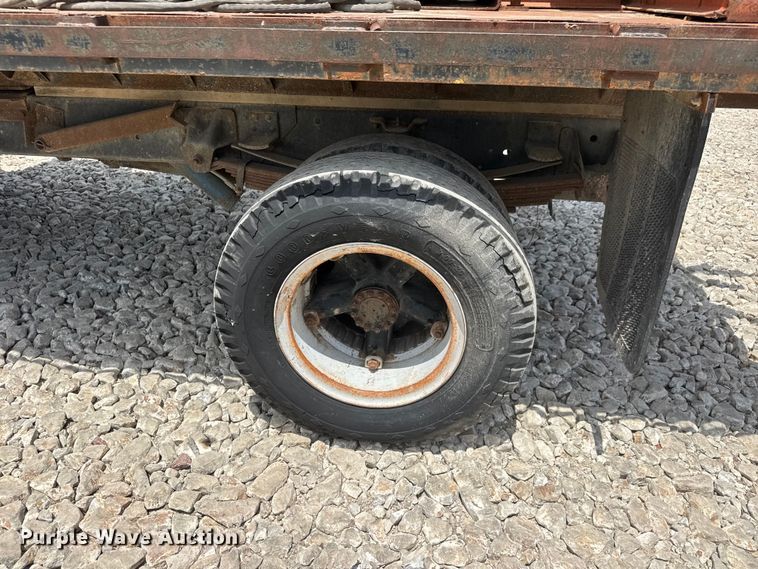 image for item NJ9190 1994 GMC TopKick flatbed truck