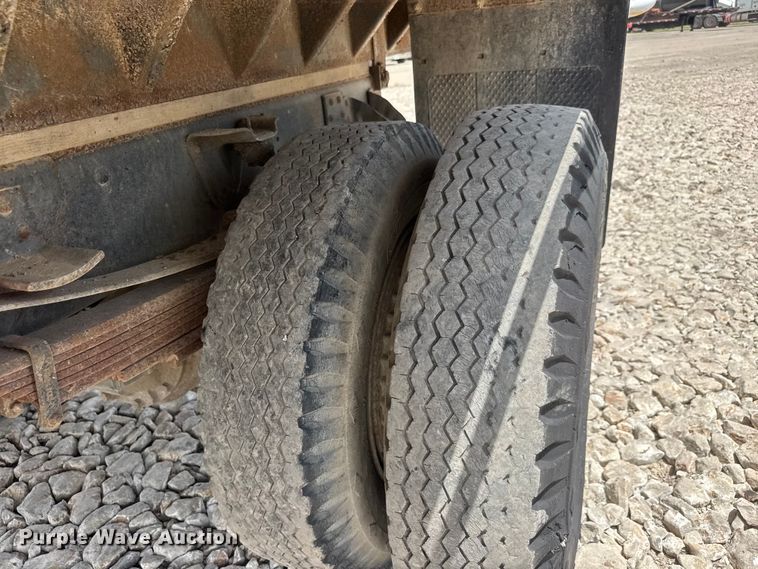 image for item NJ9190 1994 GMC TopKick flatbed truck