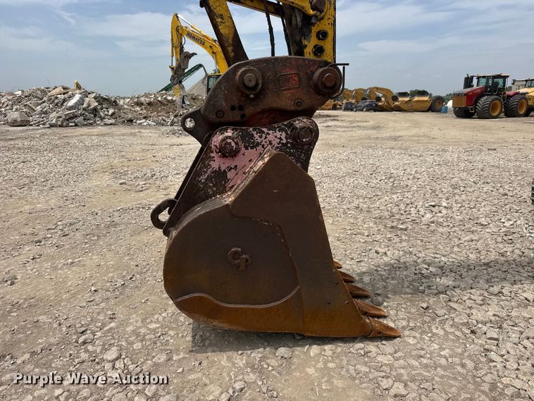 image for item NJ9191 2005 Komatsu PC228US-3N0 excavator