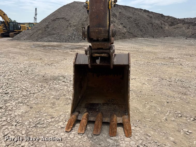 image for item NJ9191 2005 Komatsu PC228US-3N0 excavator