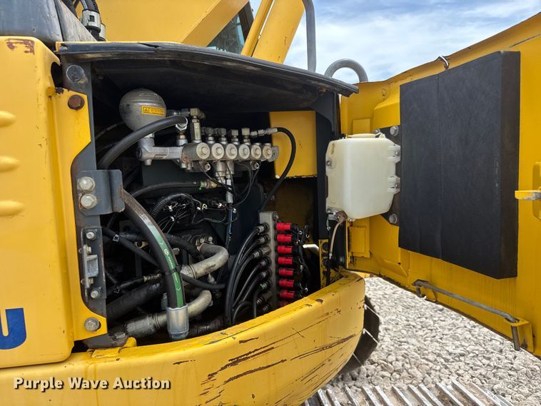 image for item NJ9191 2005 Komatsu PC228US-3N0 excavator