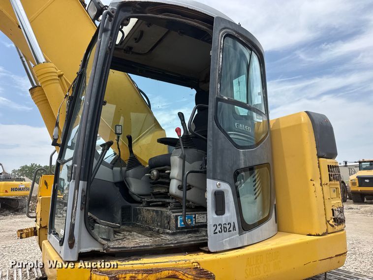 image for item NJ9191 2005 Komatsu PC228US-3N0 excavator