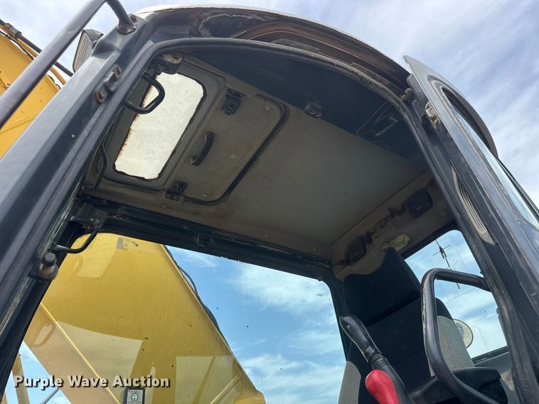 image for item NJ9191 2005 Komatsu PC228US-3N0 excavator