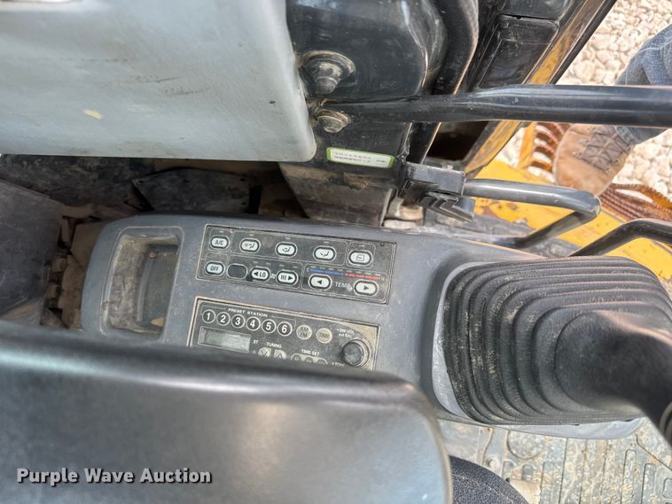 image for item NJ9191 2005 Komatsu PC228US-3N0 excavator