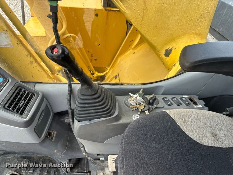 image for item NJ9191 2005 Komatsu PC228US-3N0 excavator
