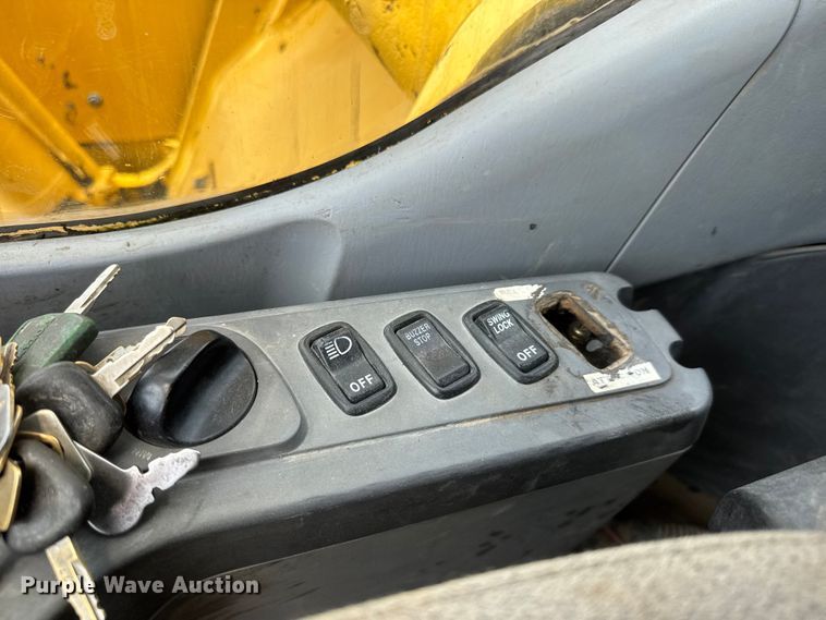 image for item NJ9191 2005 Komatsu PC228US-3N0 excavator