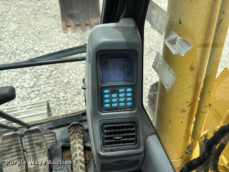 image for item NJ9191 2005 Komatsu PC228US-3N0 excavator