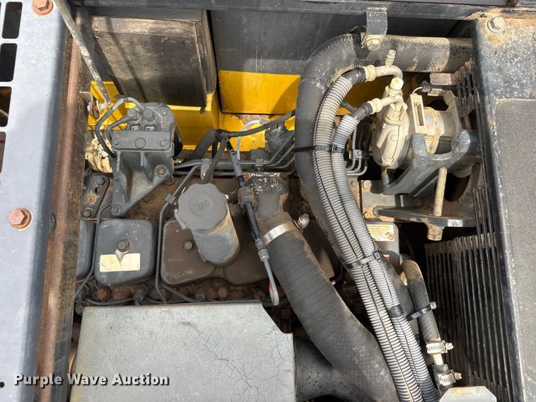 image for item NJ9191 2005 Komatsu PC228US-3N0 excavator