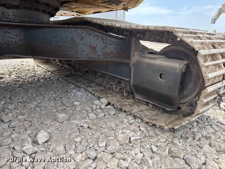 image for item NJ9191 2005 Komatsu PC228US-3N0 excavator