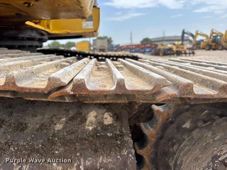 image for item NJ9191 2005 Komatsu PC228US-3N0 excavator