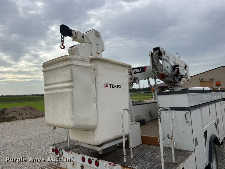 image for item NJ9195 2017 RAM 5500 bucket truck