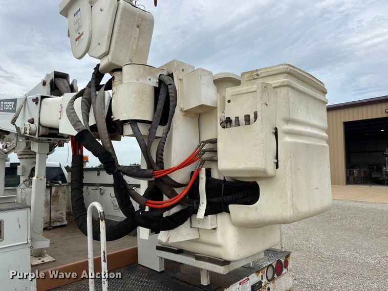 image for item NJ9195 2017 RAM 5500 bucket truck