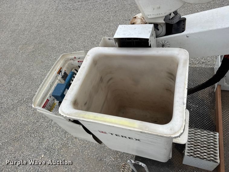 image for item NJ9195 2017 RAM 5500 bucket truck