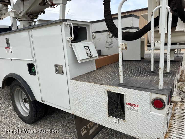 image for item NJ9195 2017 RAM 5500 bucket truck