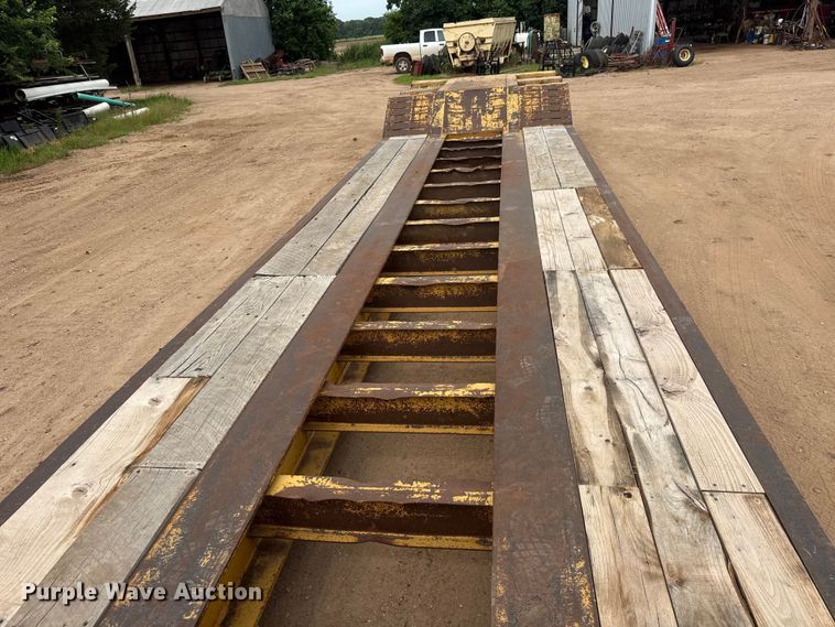 image for item NJ9198 2013 Witzco Challenger RG-35 lowboy equipment trailer