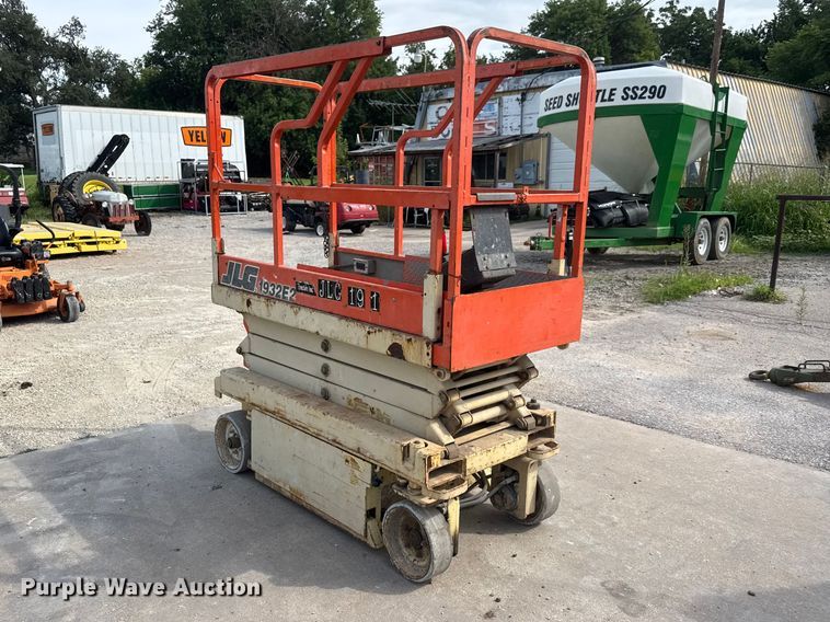 image for item NJ9205 JLG 1932E2 scissor lift