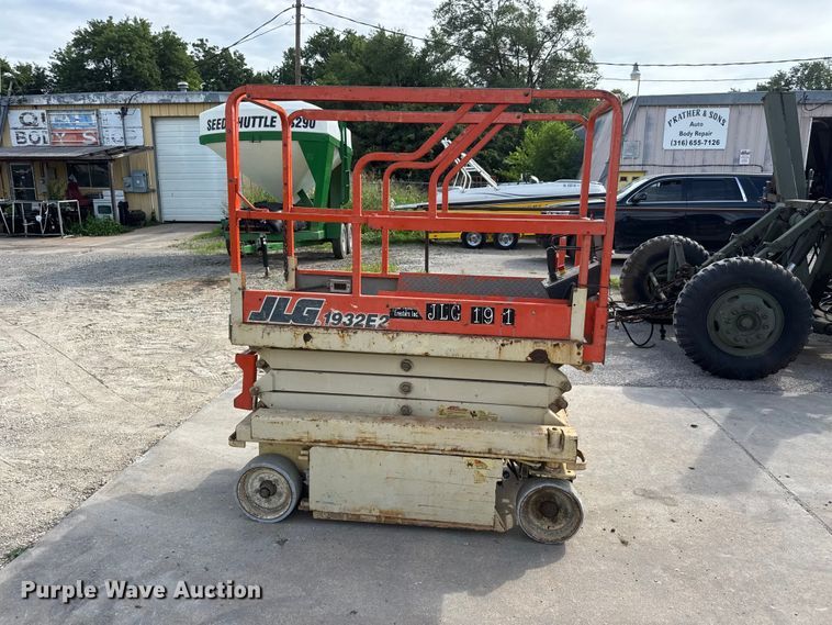 image for item NJ9205 JLG 1932E2 scissor lift