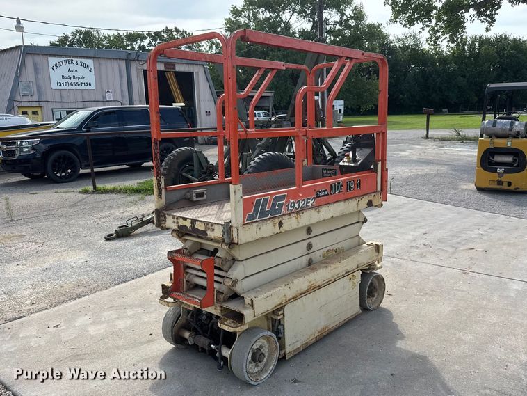 image for item NJ9205 JLG 1932E2 scissor lift