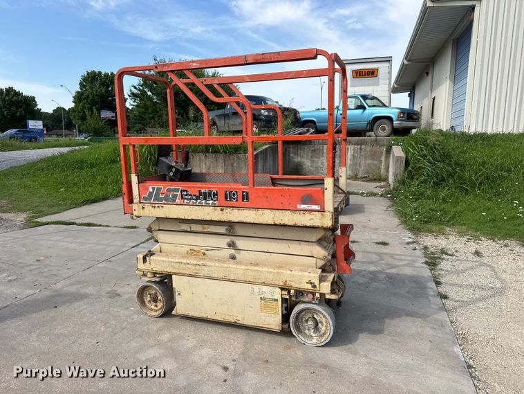 image for item NJ9205 JLG 1932E2 scissor lift